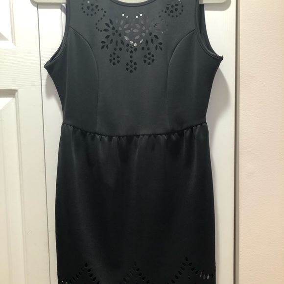 Black Eyelet Detail Dress - Picture 5 of 6